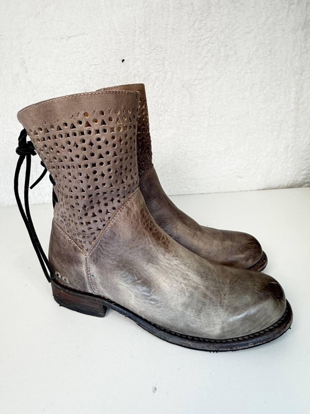 Bed Stu Leather Ankle Boots Size 7 Gray Distressed Perforated Lace up in back - Picture 13 of 15